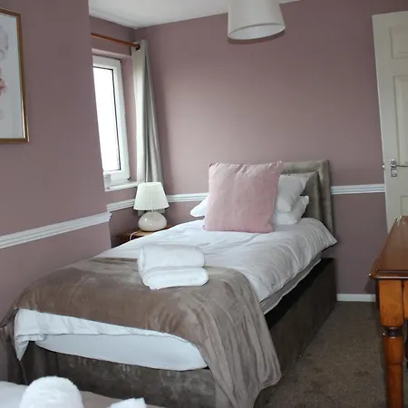 Beautiful 7 Bedroom House With Hot Tub Sleeps 14 *