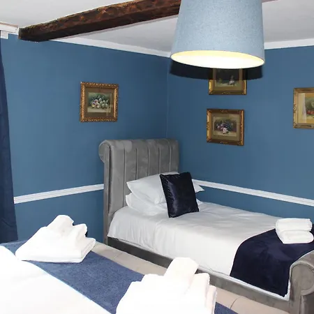 Beautiful 7 Bedroom House With Hot Tub Sleeps 14