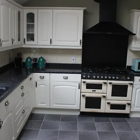 펜션 Beautiful 7 Bedroom House With Hot Tub Sleeps 14 *