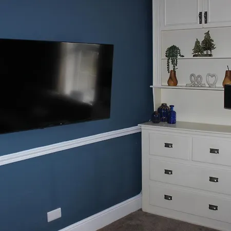 Beautiful 7 Bedroom House With Hot Tub Sleeps 14 بيت للعطل