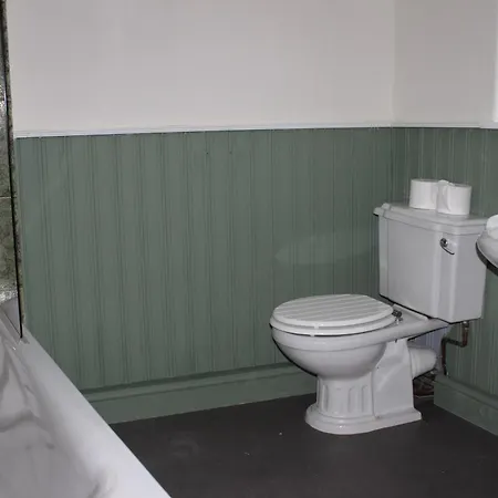 Beautiful 7 Bedroom House With Hot Tub Sleeps 14 *