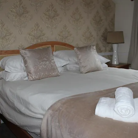 Beautiful 7 Bedroom House With Hot Tub Sleeps 14