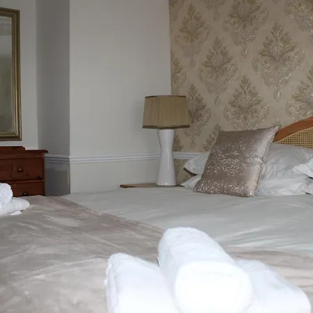 Beautiful 7 Bedroom House With Hot Tub Sleeps 14 بيت للعطل