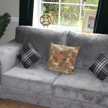 Semesterbostad Beautiful 7 Bedroom House With Hot Tub Sleeps 14 *