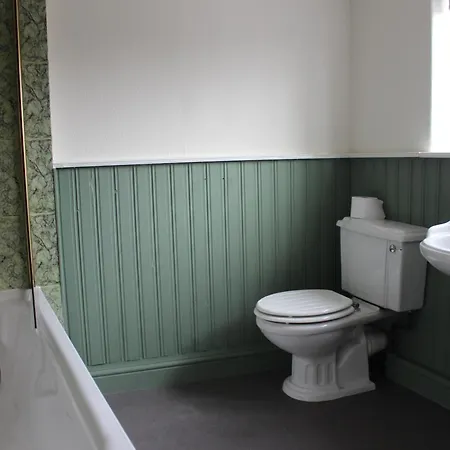 Beautiful 7 Bedroom House With Hot Tub Sleeps 14 Semesterbostad Great Ouseburn