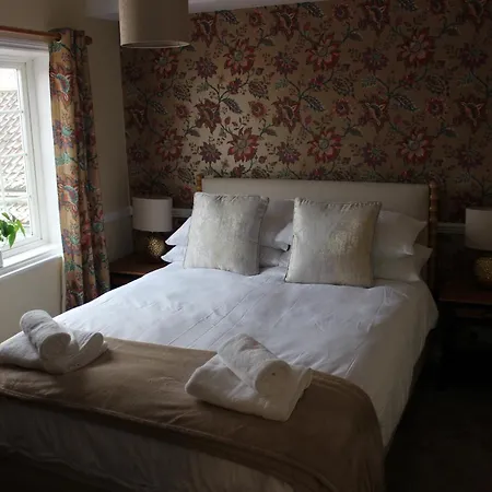 Semesterbostad Beautiful 7 Bedroom House With Hot Tub Sleeps 14 *