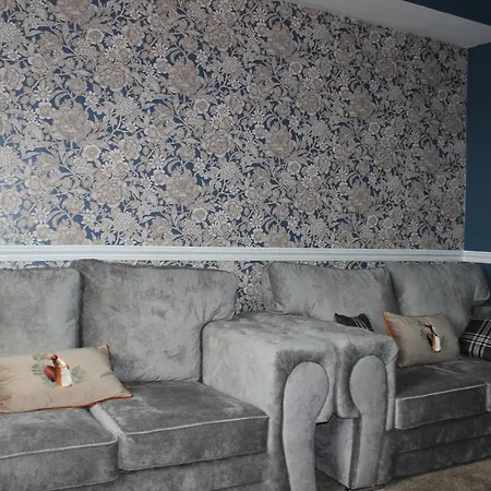 Semesterbostad Beautiful 7 Bedroom House With Hot Tub Sleeps 14