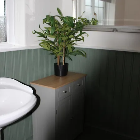 Semesterbostad Beautiful 7 Bedroom House With Hot Tub Sleeps 14