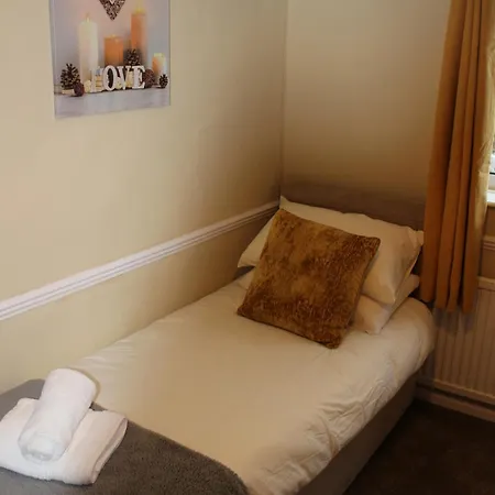 Beautiful 7 Bedroom House With Hot Tub Sleeps 14 * Great Ouseburn