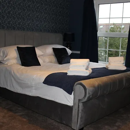 Semesterbostad Beautiful 7 Bedroom House With Hot Tub Sleeps 14